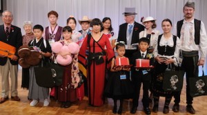 2014_11.09_Pair-Go_Best-dresser_prize-winners_Koshino-Junko
